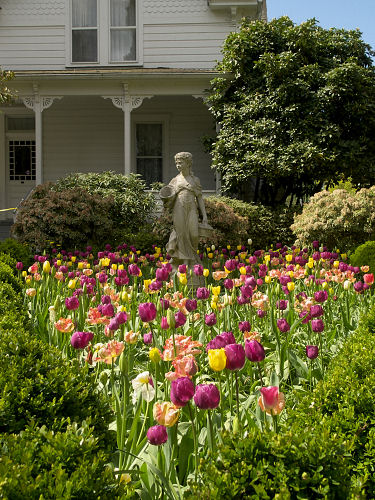 Hulda Klager Lilac Garden (1)